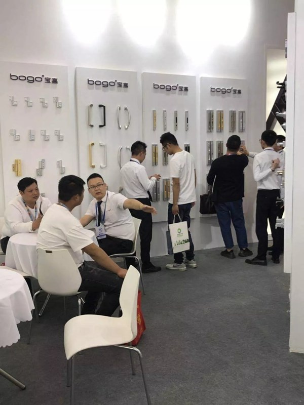 宝高五金“极简主义” 风靡2019南京移门展!