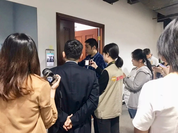 艾特智能家居喜迎中国建博“葵花奖”智能家居调研团参观与访问！