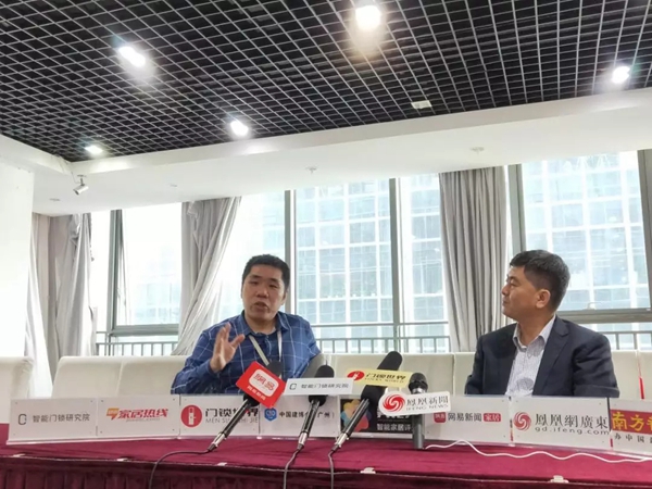 艾特智能家居喜迎中国建博“葵花奖”智能家居调研团参观与访问！