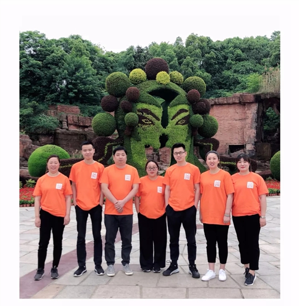 尚佰木门优秀经销商任云:强大的团队是前进的动力!