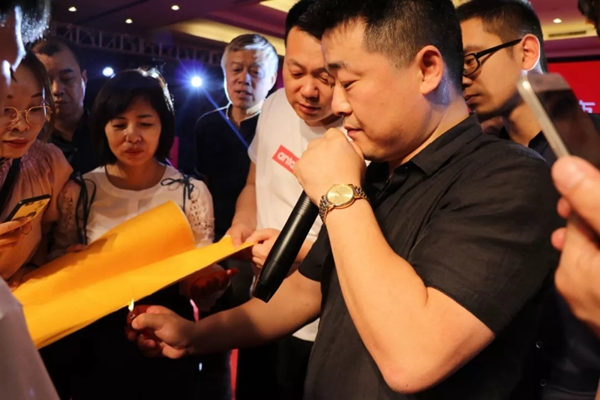 红宝石墙布全国巡回工厂购郑州站首战告捷，打响品牌终端服务计划！