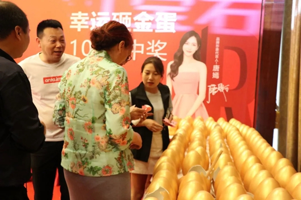 红宝石墙布全国巡回工厂购郑州站首战告捷，打响品牌终端服务计划！