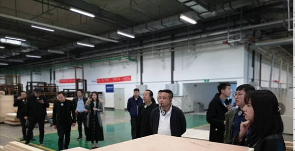 森鹰铝包木门窗迎接哈尔滨家居设计师一行参观体验