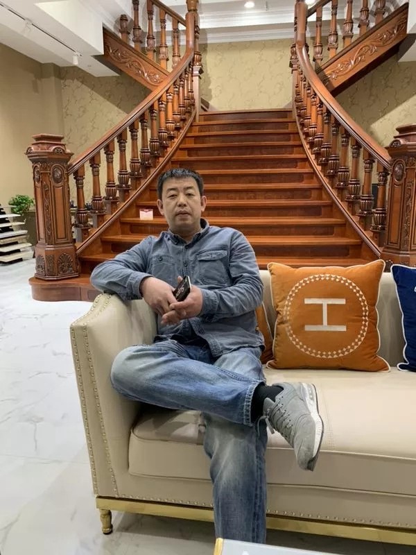 永吉楼梯佳木斯经销商林佳彬：不求最好，只求更好！