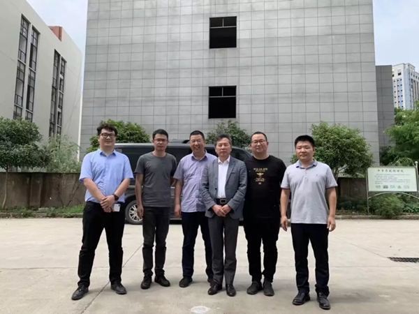 千年舟门业董事长陆铜华亲临中部战区市场调研！