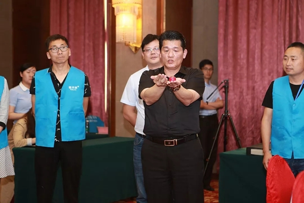 雅诗澜无缝墙布“掘金有道”品牌价值推介会盛大举行，共谋行业发展!