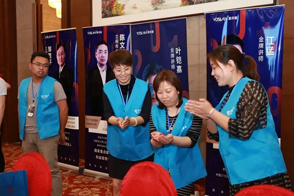 雅诗澜无缝墙布“掘金有道”品牌价值推介会盛大举行，共谋行业发展!