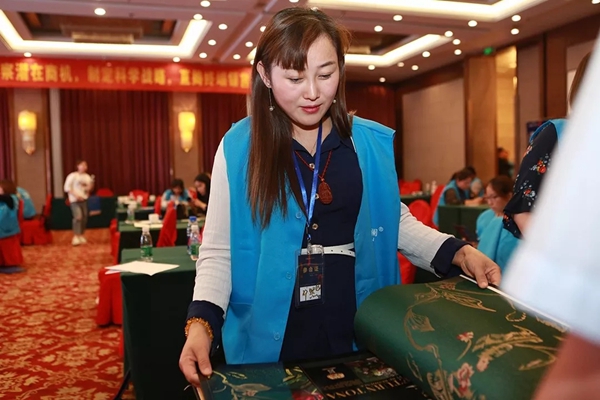 雅诗澜无缝墙布“掘金有道”品牌价值推介会盛大举行，共谋行业发展!
