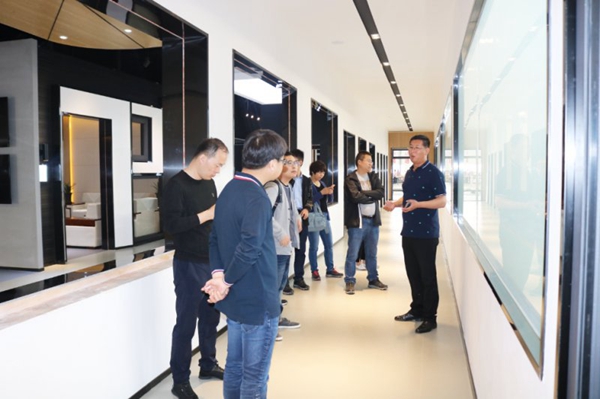 道尔门窗迎来中海呼市公司考察团参观考察