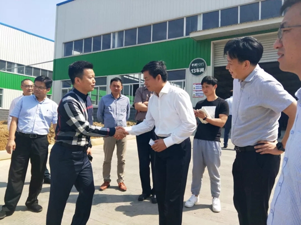 湖北省黄冈市副市长周勇士一行领导莅临千川木门参观视察!
