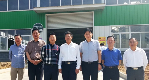 湖北省黄冈市副市长周勇士一行领导莅临千川木门参观视察!