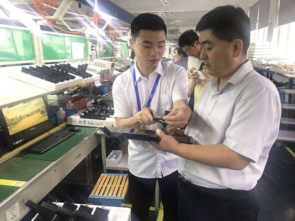 VOC智能锁迎接第三届中国建博葵花奖智能家居调研团一行莅临考察