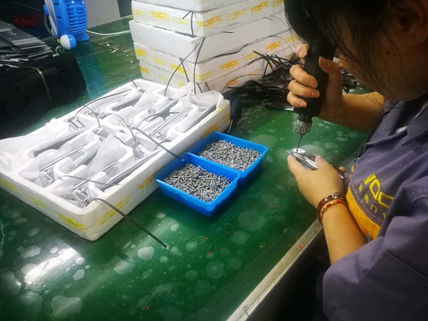 VOC智能锁迎接第三届中国建博葵花奖智能家居调研团一行莅临考察