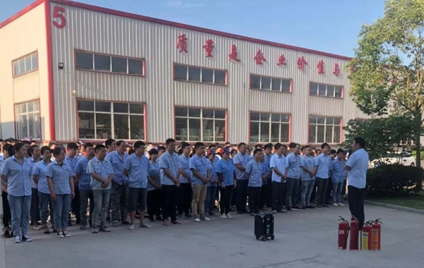 顺心整木家居于厂区开展消防安全知识培训和消防安全演练！