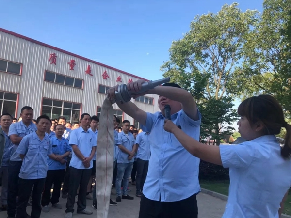 顺心整木家居于厂区开展消防安全知识培训和消防安全演练！