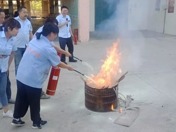 顺心整木家居于厂区开展消防安全知识培训和消防安全演练！