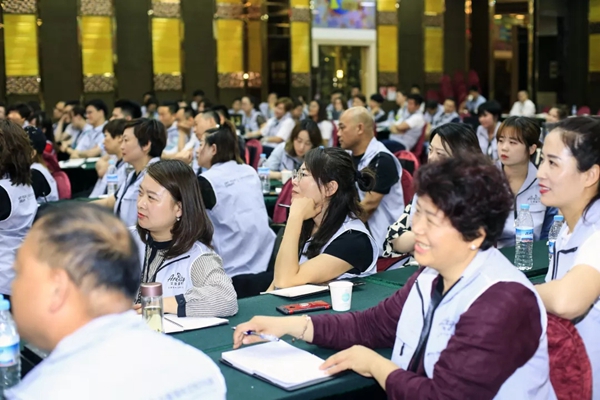 艾是墙布2019 “新零售·大商思维”北区培训会成功举行，打造品牌深远影响！