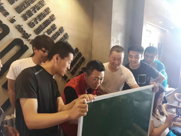 米兰之窗香山团建活动圆满举行