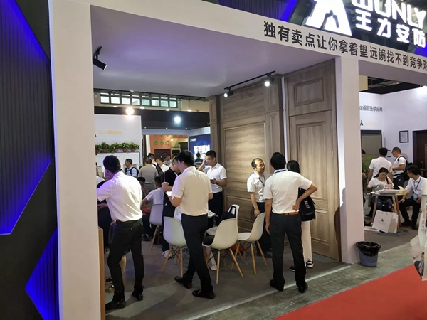 永康门博会第一天，王力展馆门庭若市！