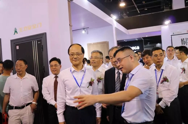 永康门博会第一天，王力展馆门庭若市！
