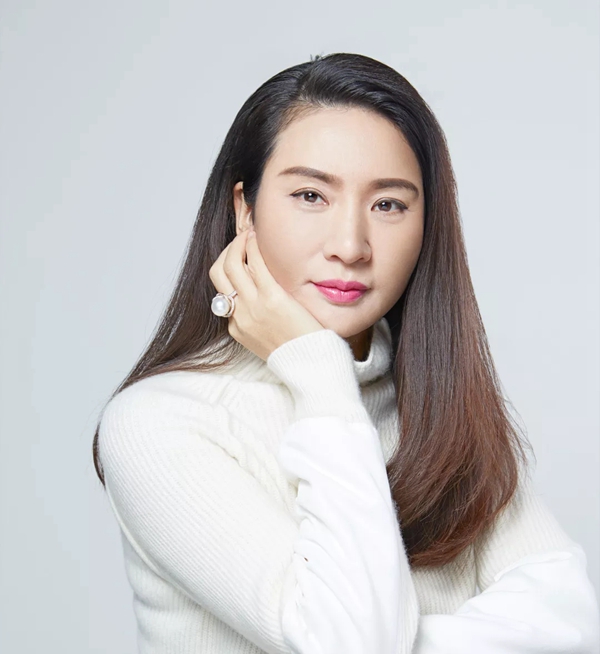 爱依瑞斯董事长范姗姗荣获“2019中国十大品牌女性”奖