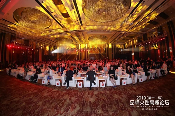 爱依瑞斯董事长范姗姗荣获“2019中国十大品牌女性”奖