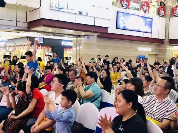 科凡定制晋江店迎来著名歌手徐誉滕助力,现场气氛火爆,收款破300万!
