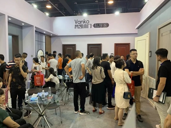 实力演绎时尚轻奢生活,永康市领导莅临梵凯展馆指导!