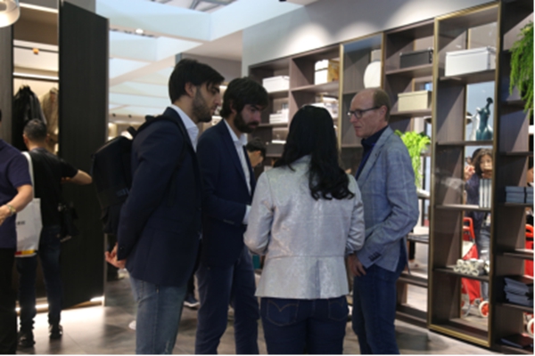 韩丽橱柜双倍展馆双倍精彩，展会第二天人气持续高涨