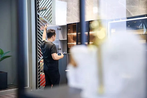 百能不锈钢橱柜完美诠释轻奢主义，参展第二天人气持续上涨！