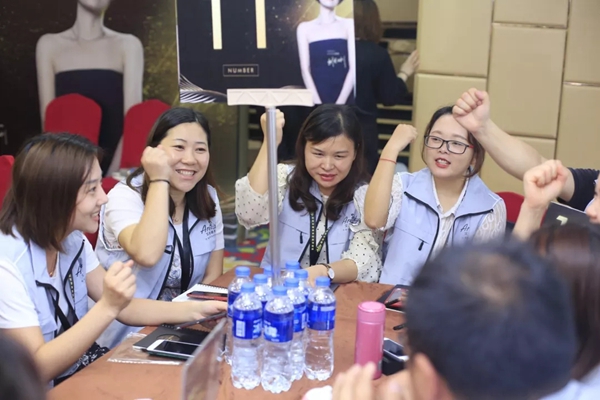 艾是墙布2019 “新零售·大商思维”南区培训会圆满结束，书写更辉煌的篇章！