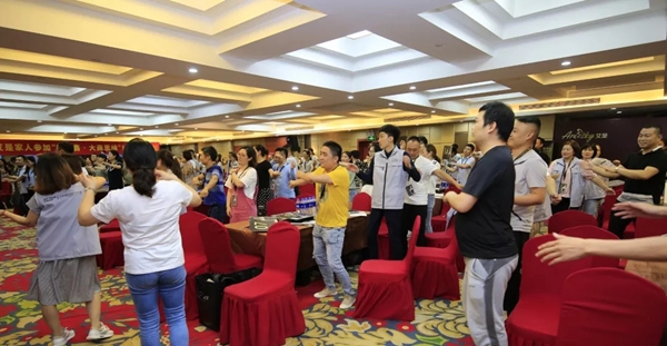艾是墙布2019 “新零售·大商思维”南区培训会圆满结束，书写更辉煌的篇章！
