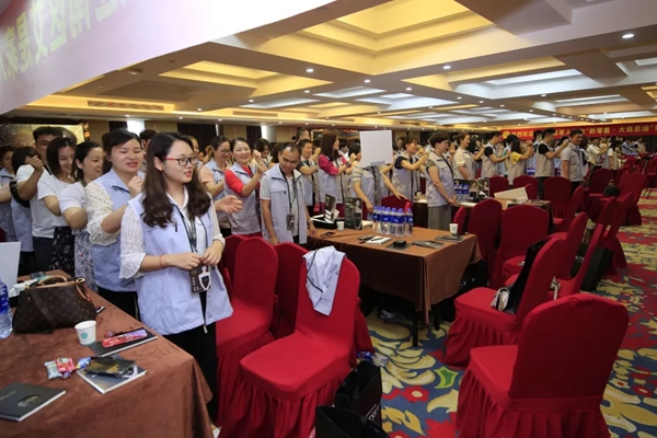 艾是墙布2019 “新零售·大商思维”南区培训会圆满结束，书写更辉煌的篇章！