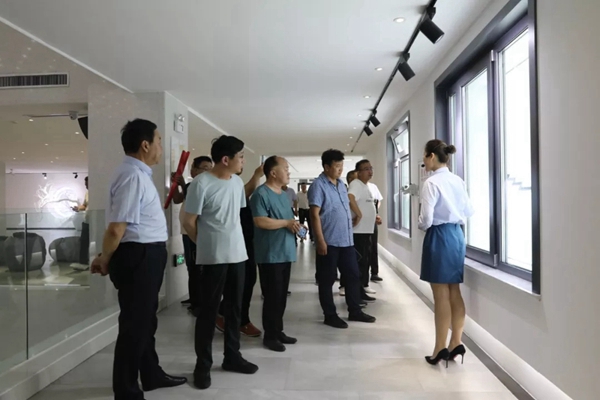 科饶恩系统门窗迎来安阳市建设科技协会、门窗幕墙专业委员会参访团参观考察