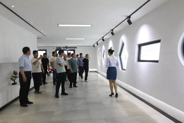 科饶恩系统门窗迎来安阳市建设科技协会、门窗幕墙专业委员会参访团参观考察