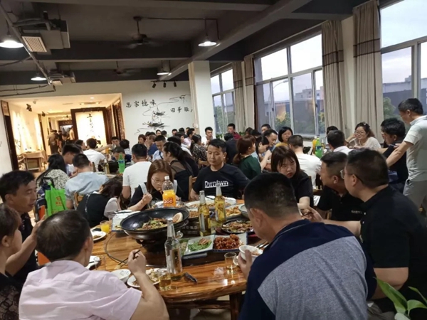 弘彬木门与您携手共创未来，期待与您再次相遇！
