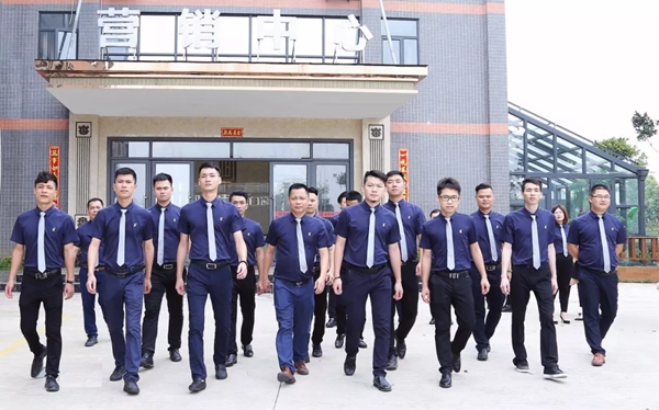 御皇贵族门窗2019精英团队整装待发，一起为爱筑家！