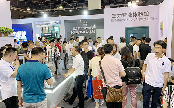 中国永康门博会丨王力玉米木门罗峰涛：品牌发展与产品定位同步推进