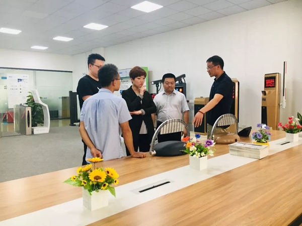 南泽迎接特斯联集团领导莅临调研