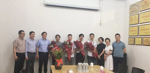VOC智能锁迎接区政协主席一行走访慰问