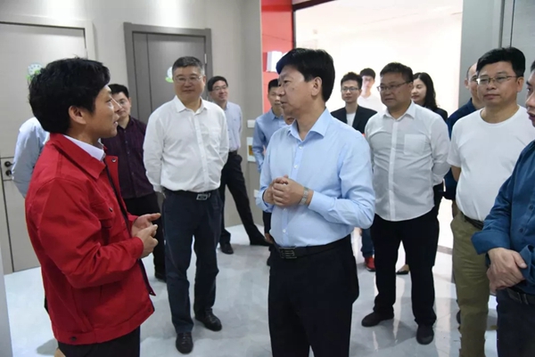 中共江山市委童书记一行领导莅临顾家木门展厅参观视察!
