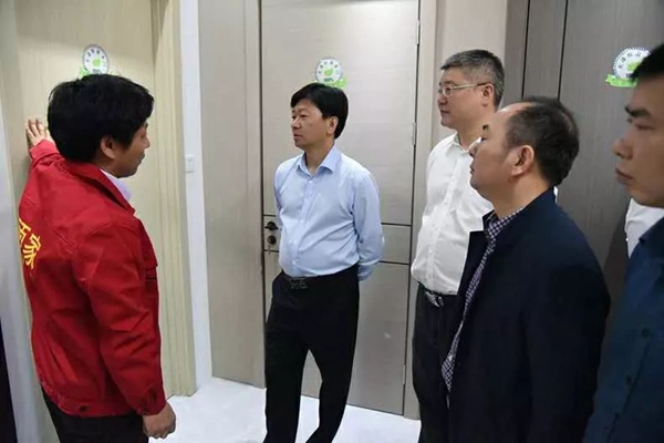 中共江山市委童书记一行领导莅临顾家木门展厅参观视察！