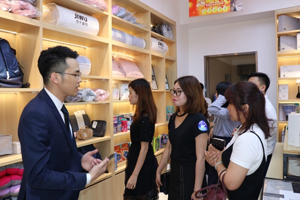 好定制•更懂爱|伊仕利家居“智享生活”媒体发布会强势启动!