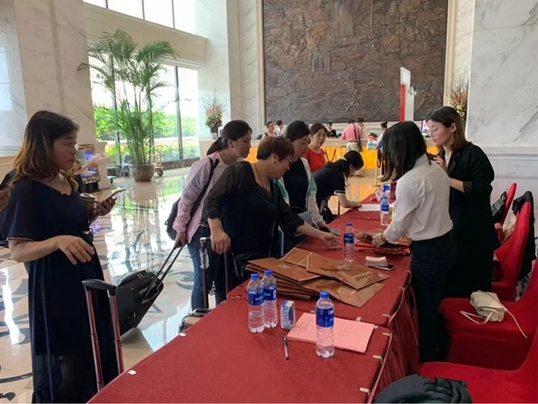 领绣刺绣墙布商学院2019精英培训会隆重开启,为培养优秀战士努力!