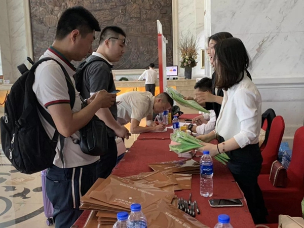 领绣刺绣墙布商学院2019精英培训会隆重开启,为培养优秀战士努力!