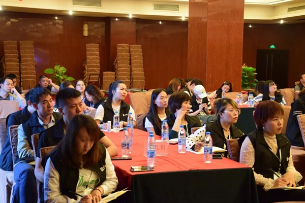 意盛豪庭墙布全国巡回财富论坛培训会西安站完美收官!