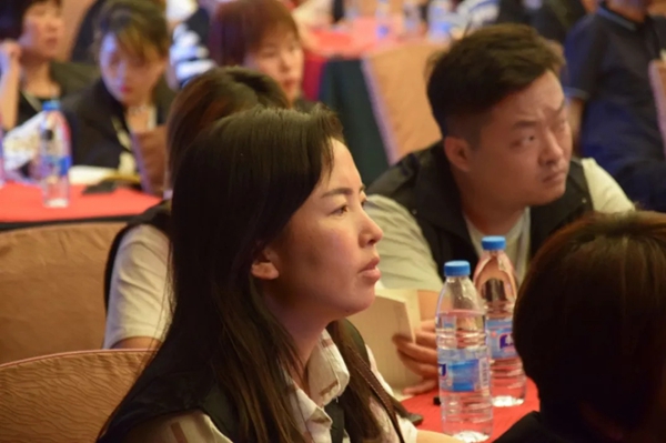 意盛豪庭墙布全国巡回财富论坛培训会西安站完美收官!