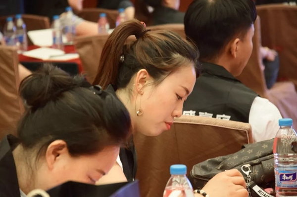 意盛豪庭墙布全国巡回财富论坛培训会西安站完美收官!