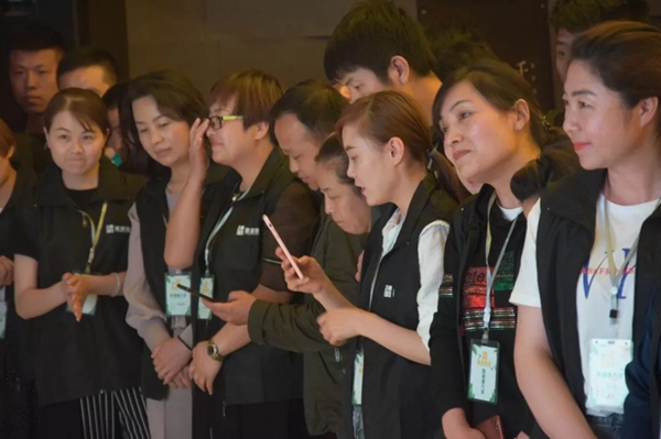 意盛豪庭墙布全国巡回财富论坛培训会西安站完美收官!