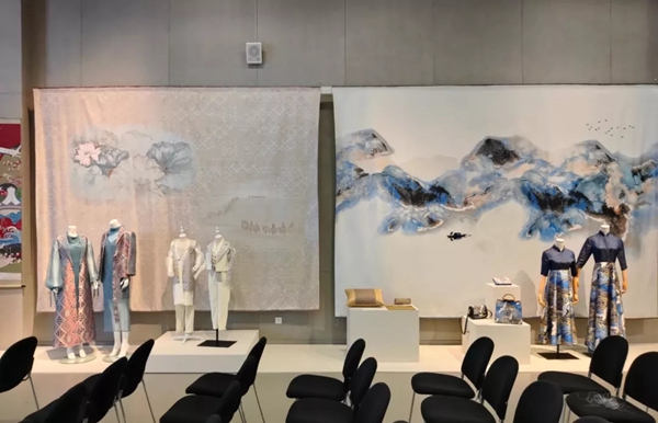 汇明A+墙布织锦作品应邀在中国丝绸博物馆展出,领域又达新高度!